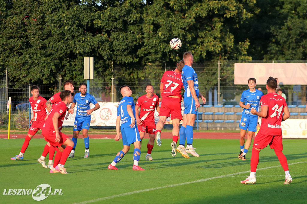 Piłkarskie derby w Lesznie dla Kani Gostyń