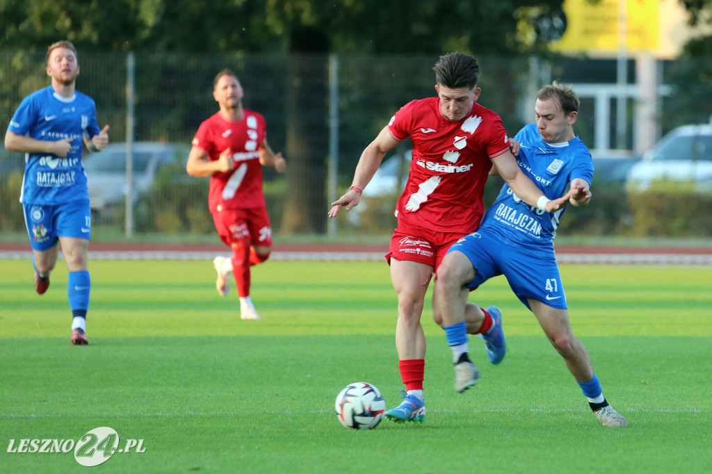 Piłkarskie derby w Lesznie dla Kani Gostyń