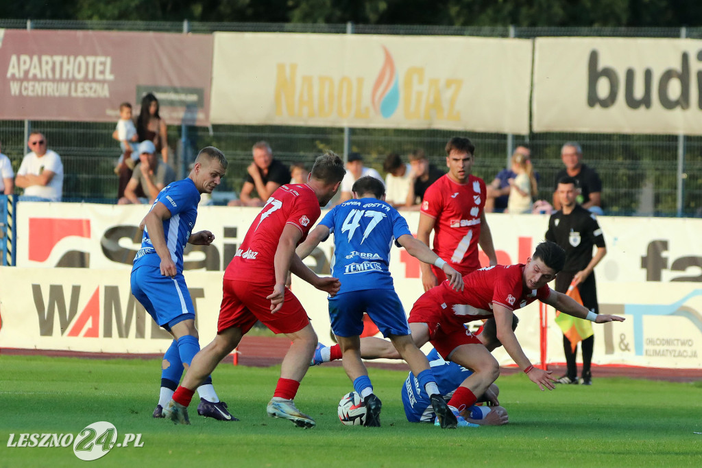 Piłkarskie derby w Lesznie dla Kani Gostyń