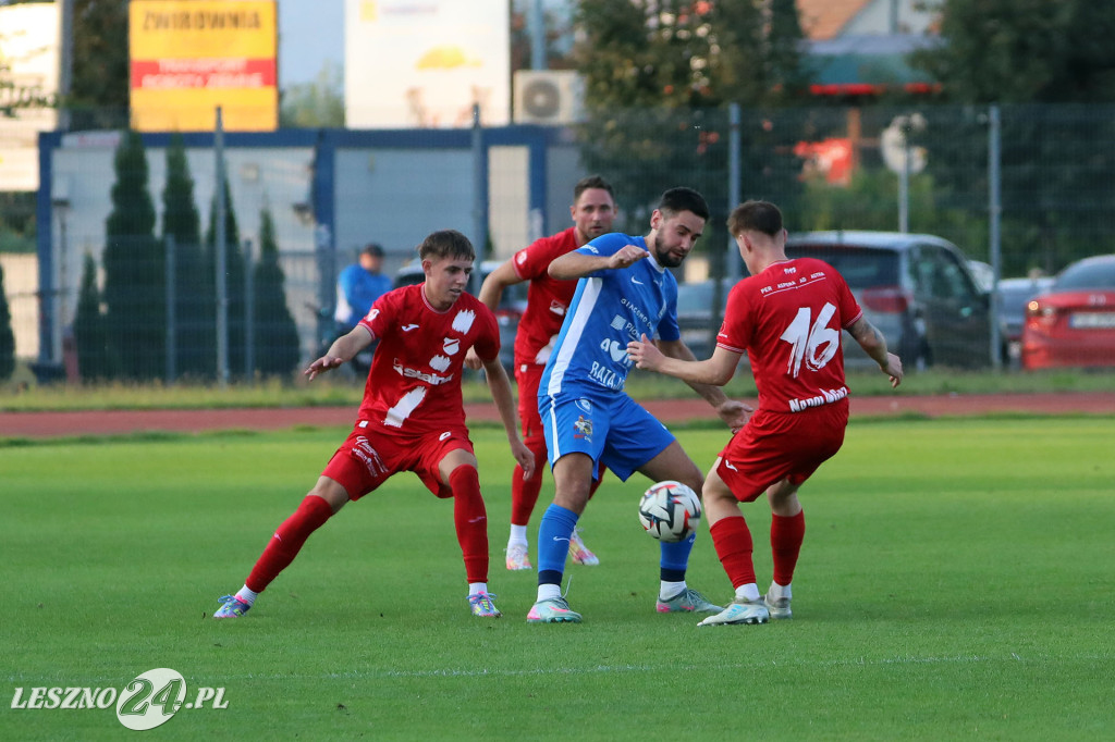 Piłkarskie derby w Lesznie dla Kani Gostyń