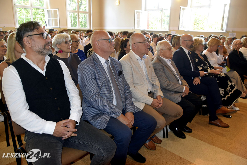 Przywitanie pierwszoklasistów w I LO w Lesznie