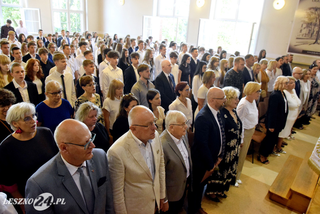 Przywitanie pierwszoklasistów w I LO w Lesznie