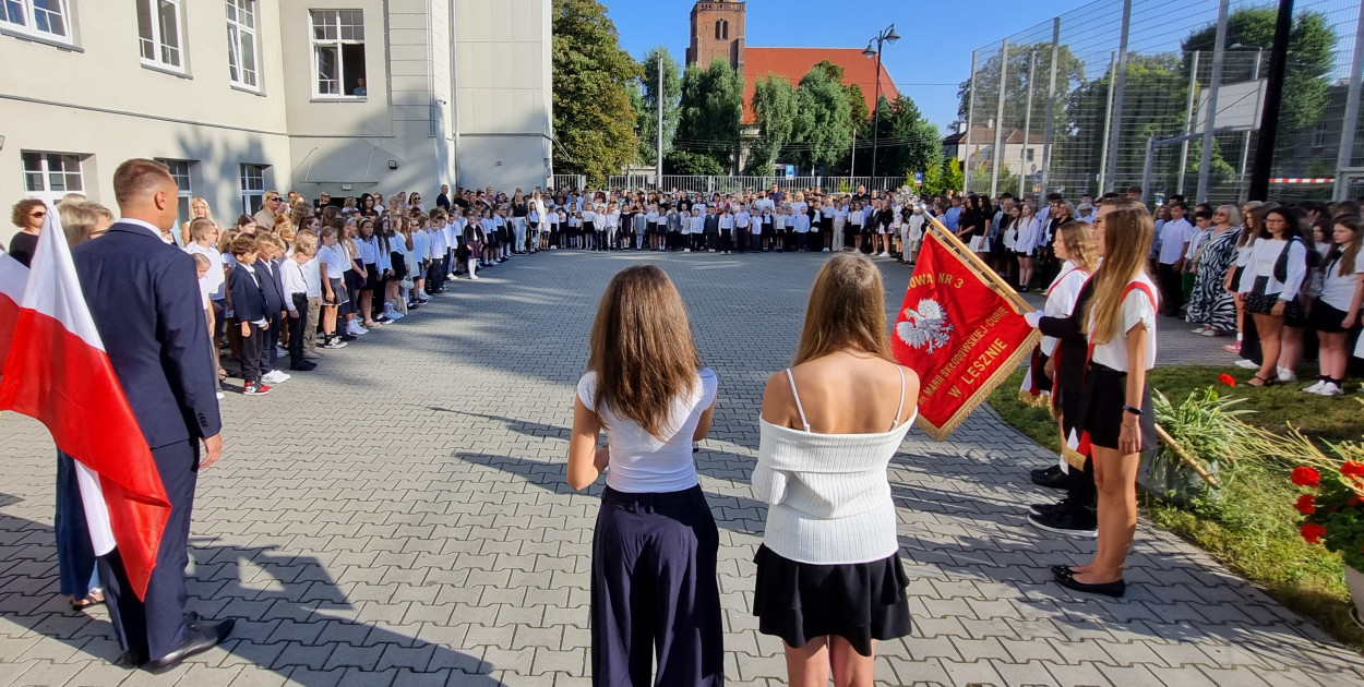 Rozpoczęcie roku szkolnego w SP 3 w Lesznie