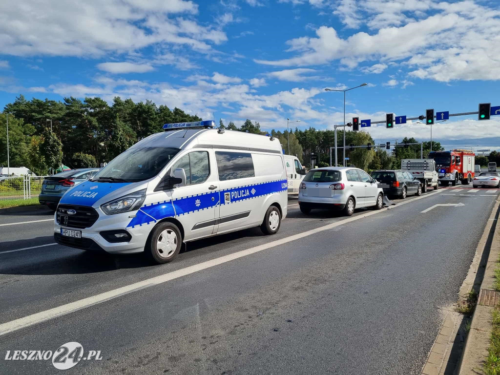 Zderzenie trzech aut na Alejach