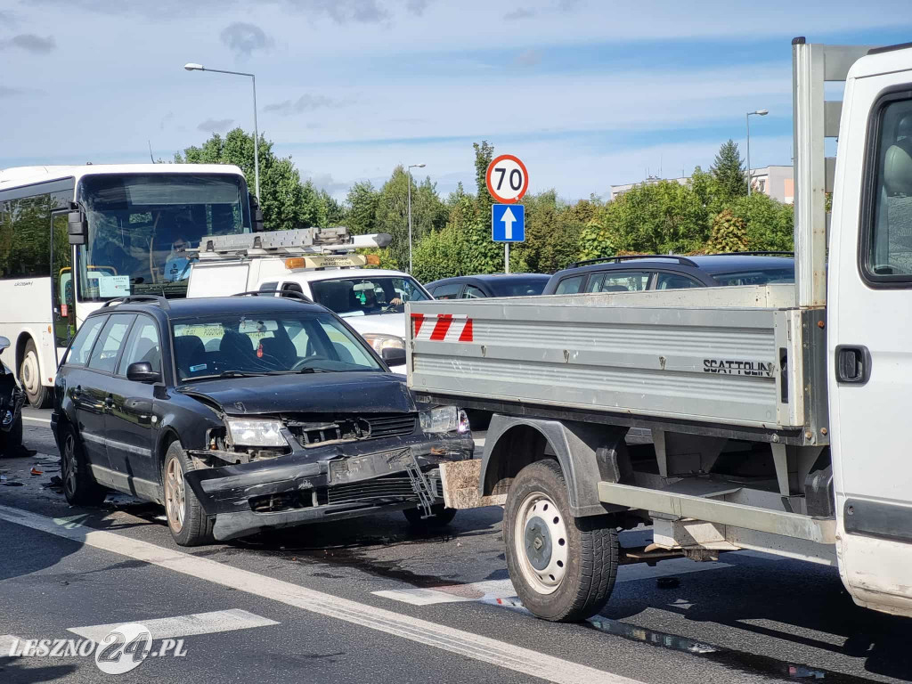 Zderzenie trzech aut na Alejach