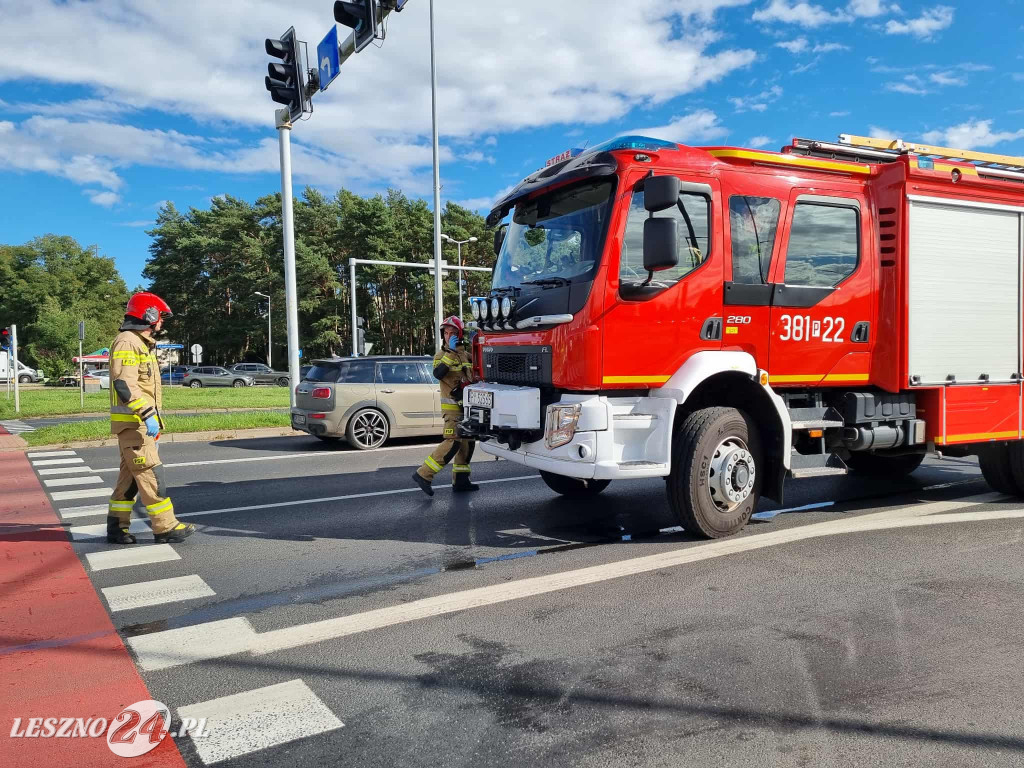 Zderzenie trzech aut na Alejach