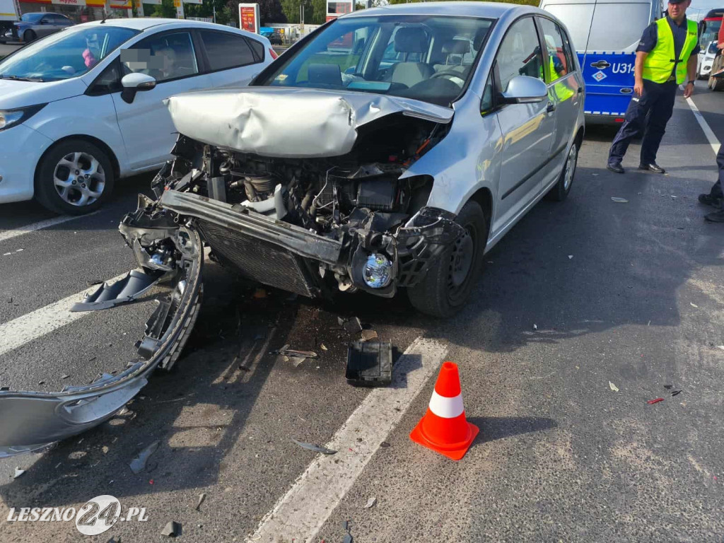 Zderzenie trzech aut na Alejach