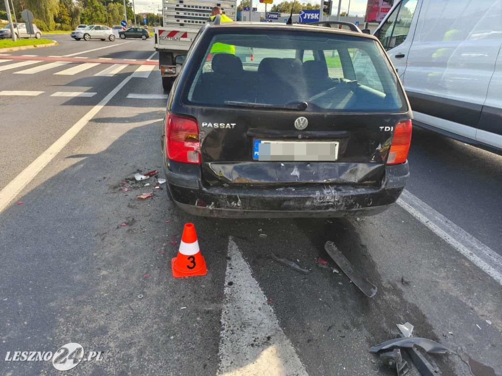Zderzenie trzech aut na Alejach