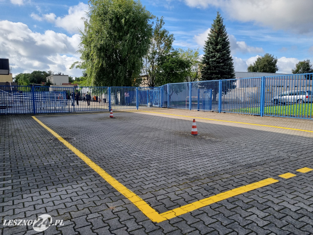 Uderzyła w płot podczas egzaminu