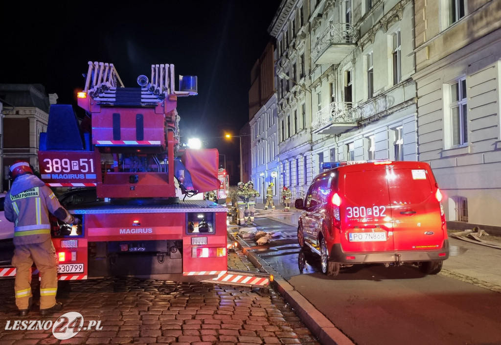 Pożar w kamienicy przy ul. Słowiańskiej w Lesznie