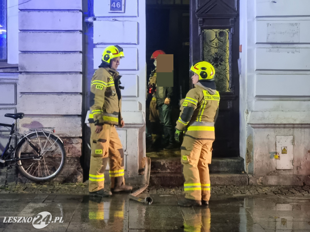Pożar w kamienicy przy ul. Słowiańskiej w Lesznie
