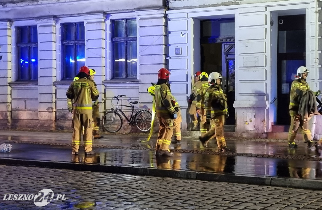 Pożar w kamienicy przy ul. Słowiańskiej w Lesznie