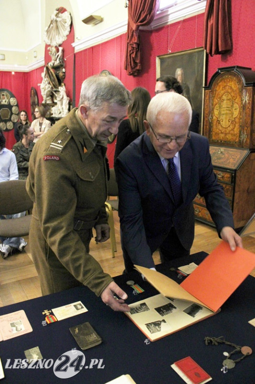 Muzeum w Lesznie otrzymało pamiątki po żołnierzu