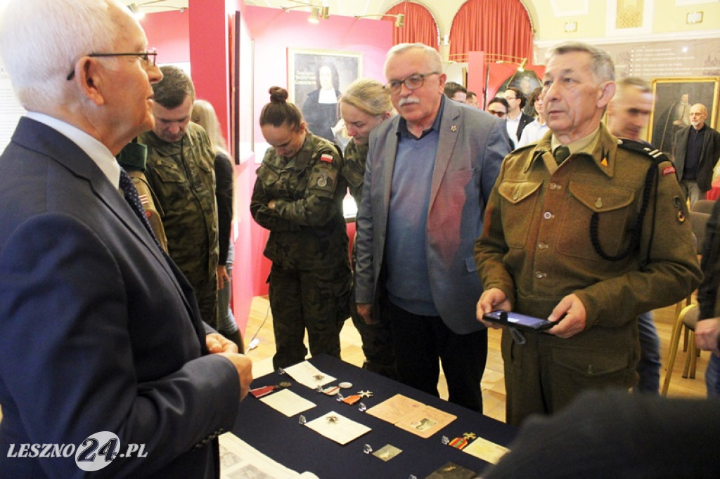Muzeum w Lesznie otrzymało pamiątki po żołnierzu