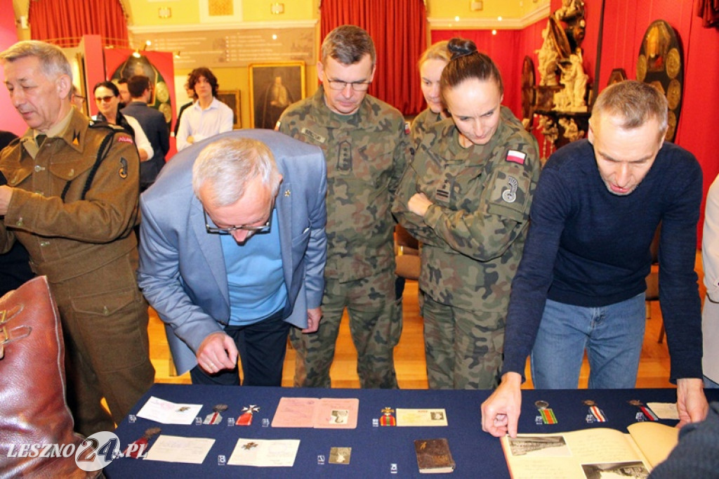 Muzeum w Lesznie otrzymało pamiątki po żołnierzu
