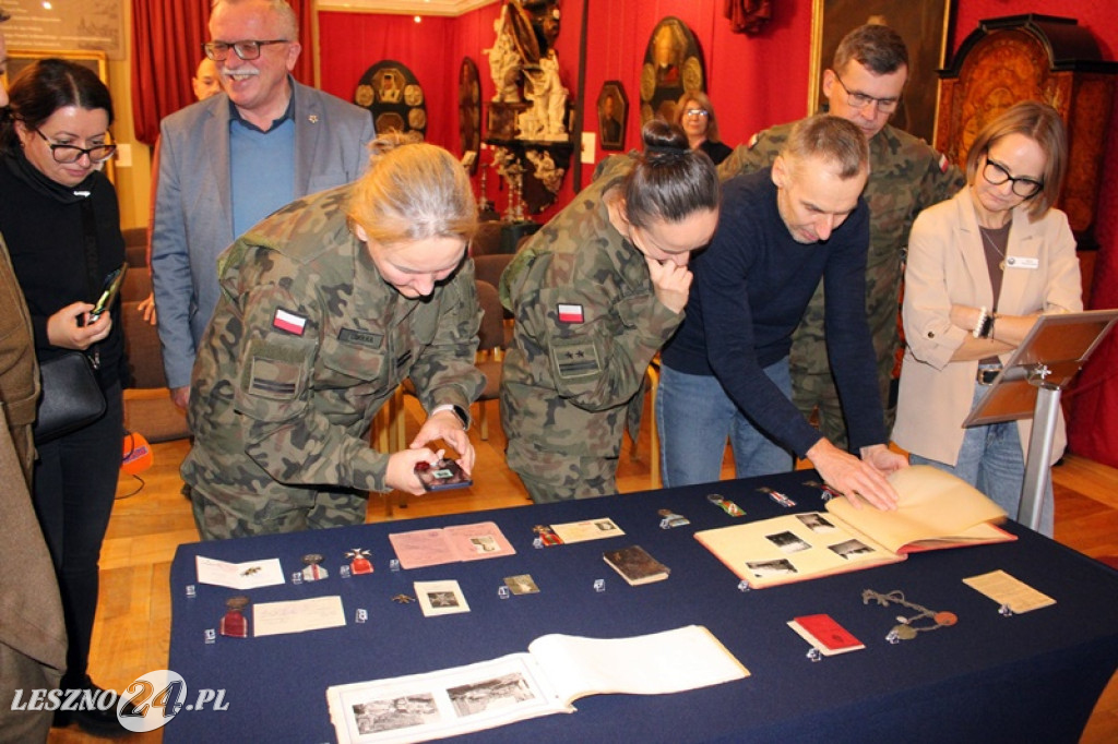 Muzeum w Lesznie otrzymało pamiątki po żołnierzu