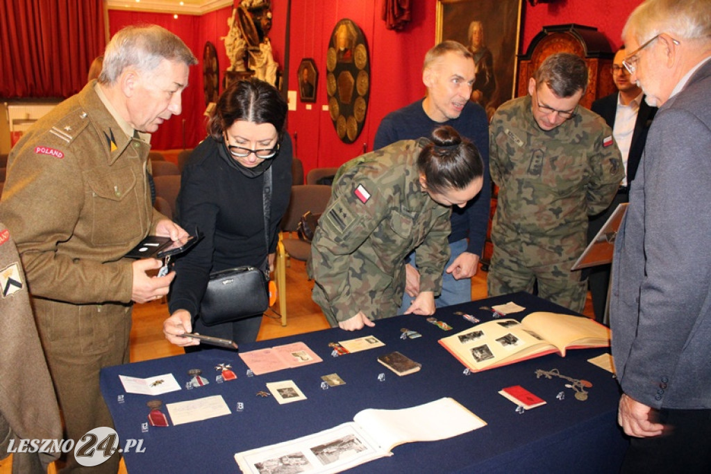 Muzeum w Lesznie otrzymało pamiątki po żołnierzu