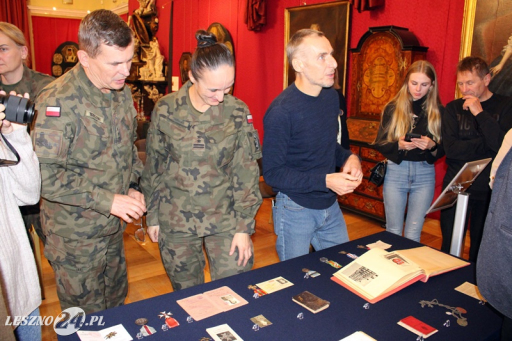 Muzeum w Lesznie otrzymało pamiątki po żołnierzu