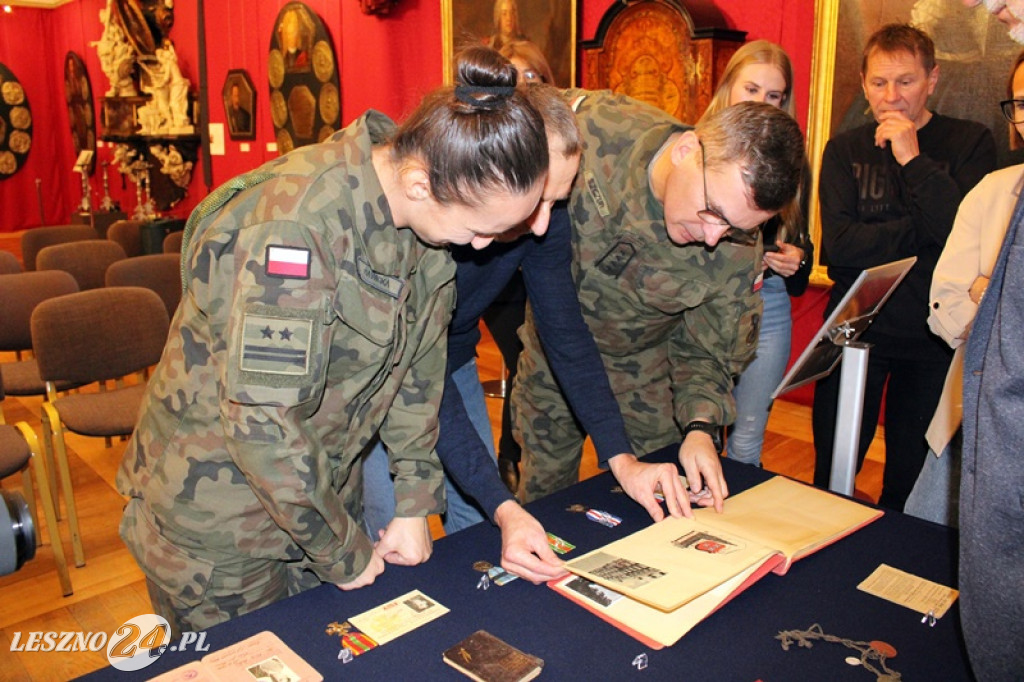 Muzeum w Lesznie otrzymało pamiątki po żołnierzu