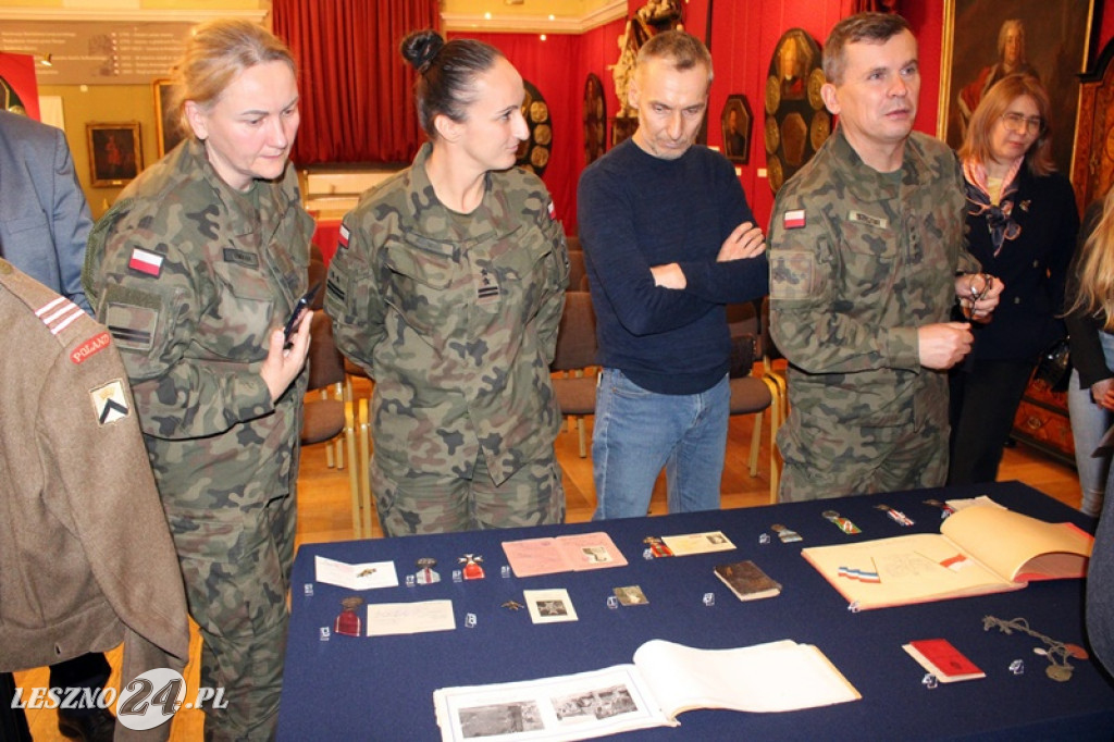Muzeum w Lesznie otrzymało pamiątki po żołnierzu