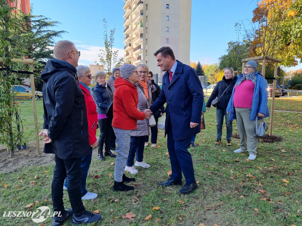 Sadzenie drzew w Parku Grody Leszczyńskie