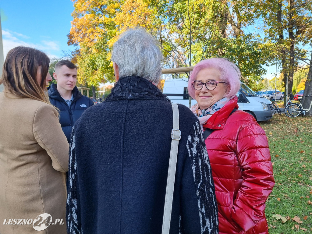 Sadzenie drzew w Parku Grody Leszczyńskie