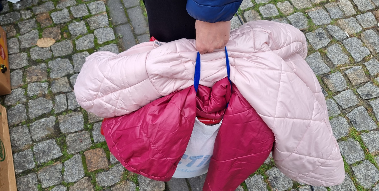 Podziel się kurtką - Przytul kurtkę