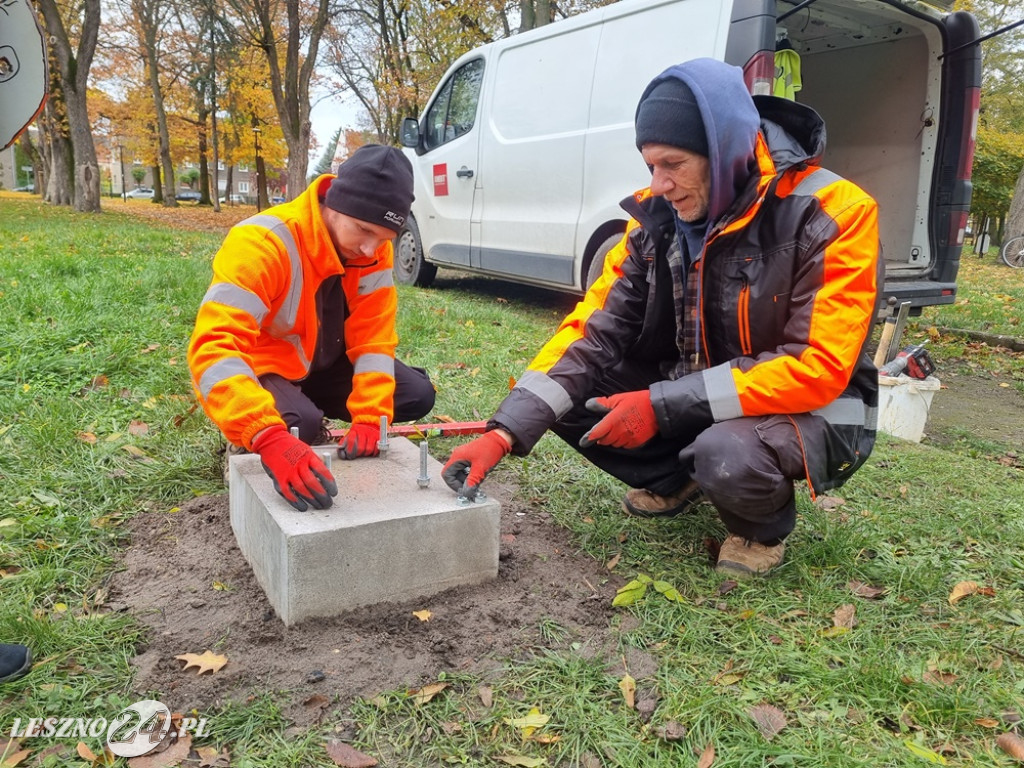 Rzeźba Frusia w Parku im. Leszczyńskich Satyryków