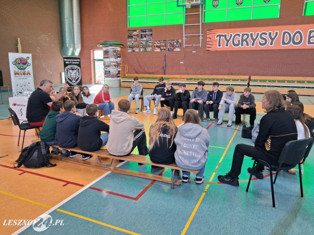 Goście u siatkarek i siatkarzy z UKS 9 Leszno