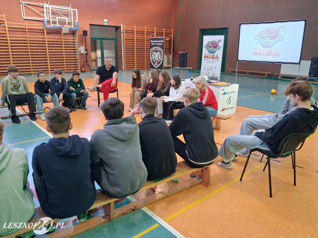 Goście u siatkarek i siatkarzy z UKS 9 Leszno