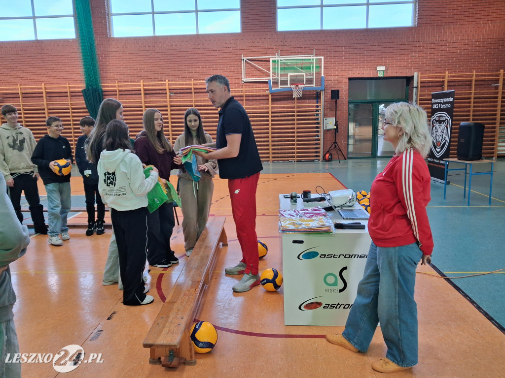 Goście u siatkarek i siatkarzy z UKS 9 Leszno