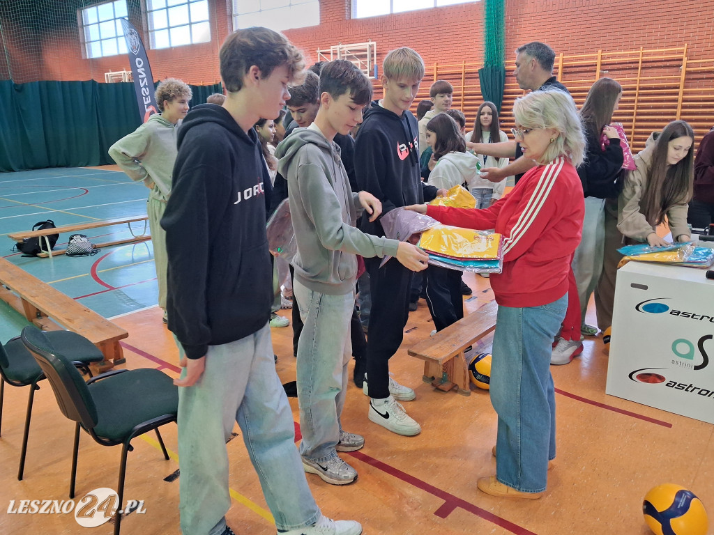 Goście u siatkarek i siatkarzy z UKS 9 Leszno