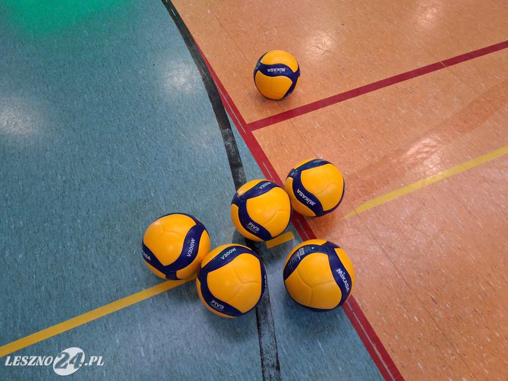 Goście u siatkarek i siatkarzy z UKS 9 Leszno