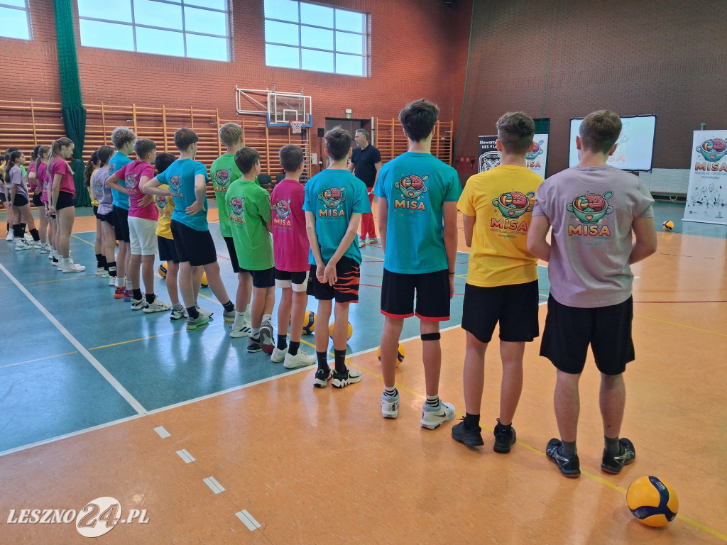 Goście u siatkarek i siatkarzy z UKS 9 Leszno