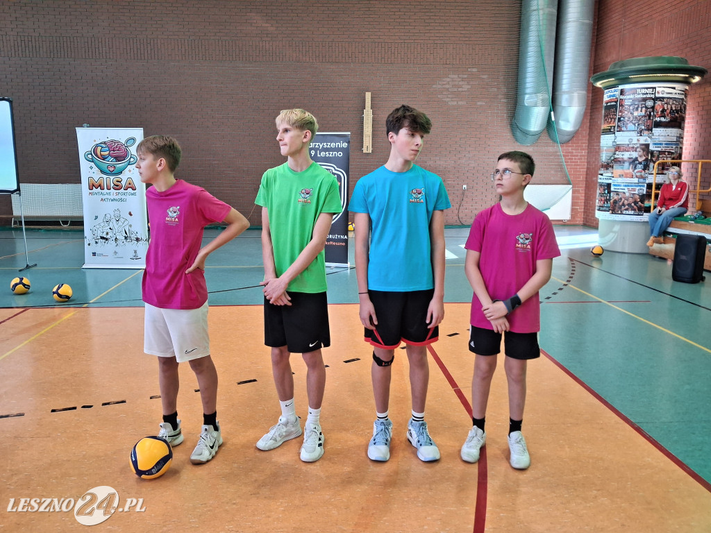 Goście u siatkarek i siatkarzy z UKS 9 Leszno