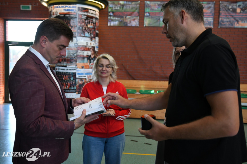 Goście u siatkarek i siatkarzy z UKS 9 Leszno