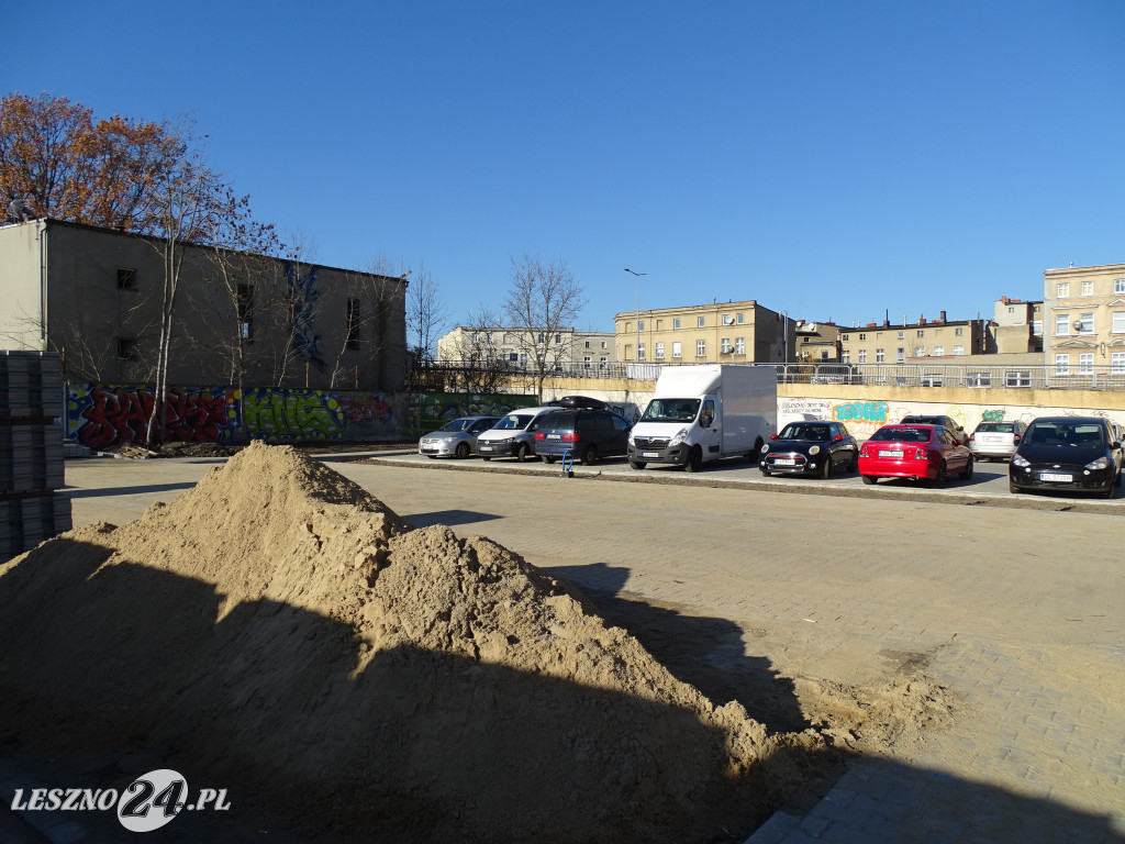 Parking przy hali Ćwicznia Miejska w Lesznie