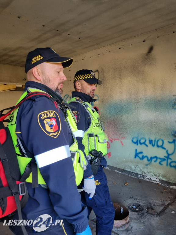 Straż Miejska w Lesznie patroluje pustostany