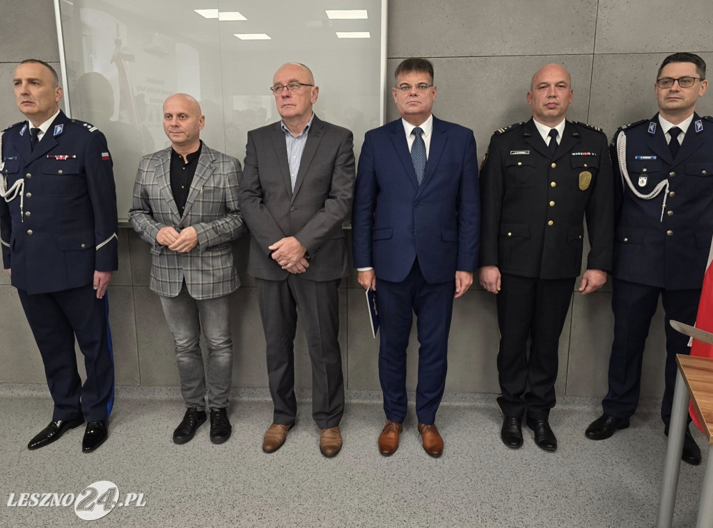 Komendant pasował uczniów pierwszej klasy policyjnej