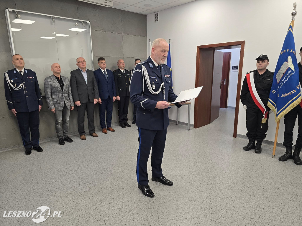 Komendant pasował uczniów pierwszej klasy policyjnej