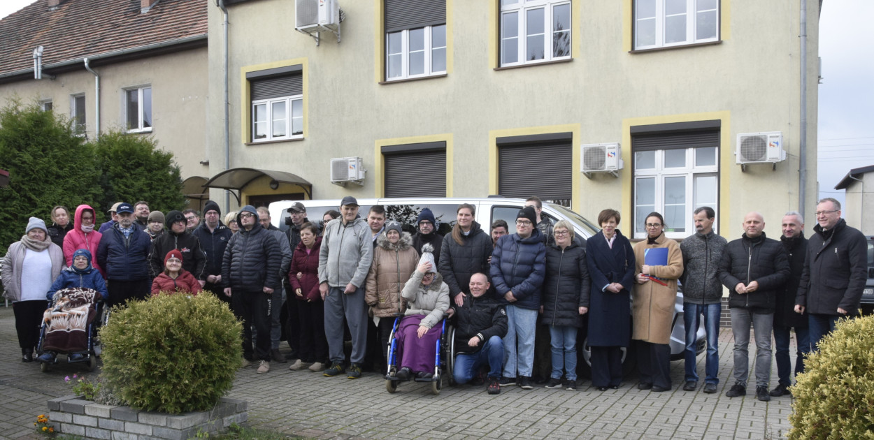 Nowy bus dla ŚDS w Kąkolewie