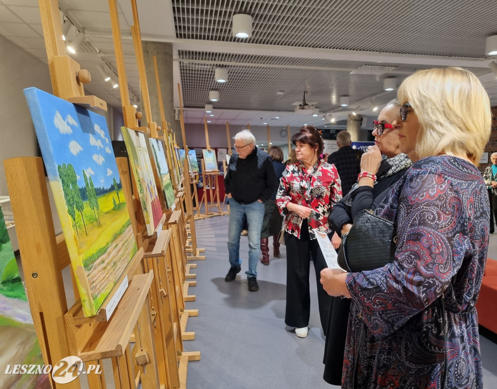 Wystawa UTW w Lesznie: Blisko i daleko