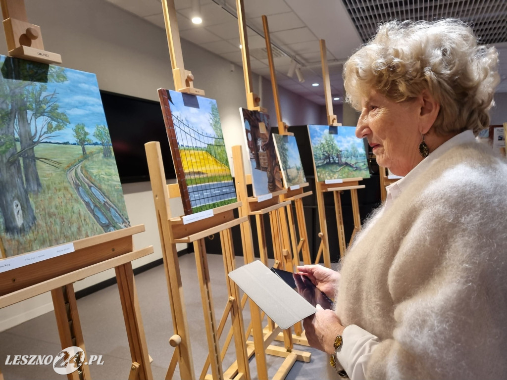 Wystawa UTW w Lesznie: Blisko i daleko