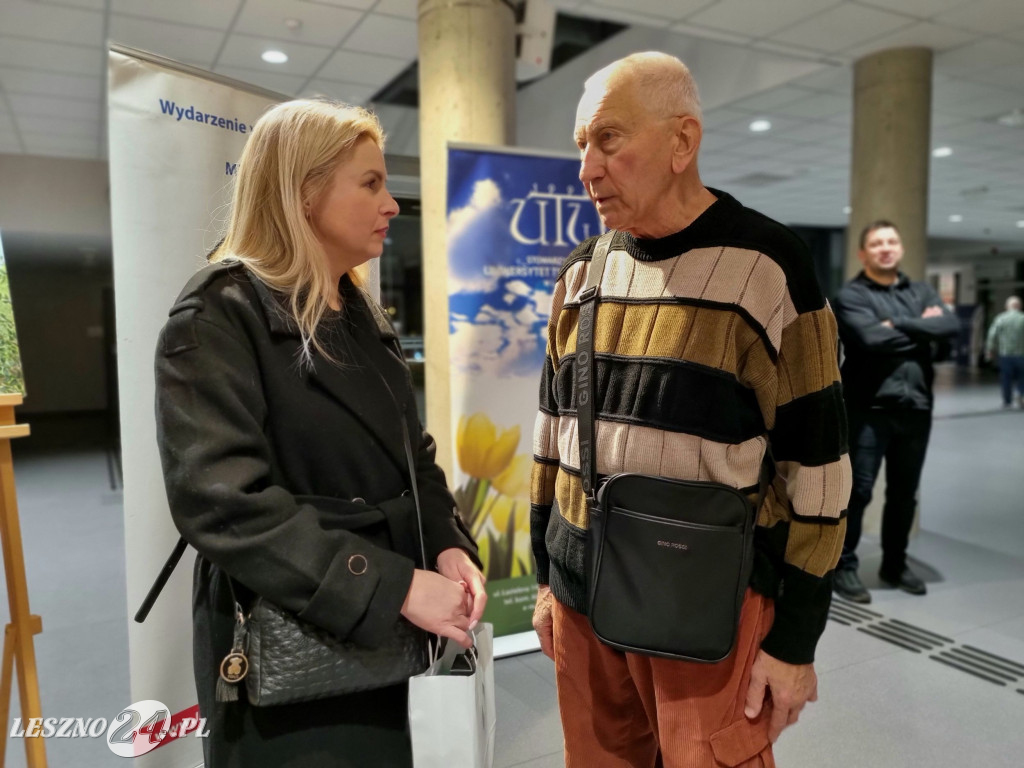 Wystawa UTW w Lesznie: Blisko i daleko