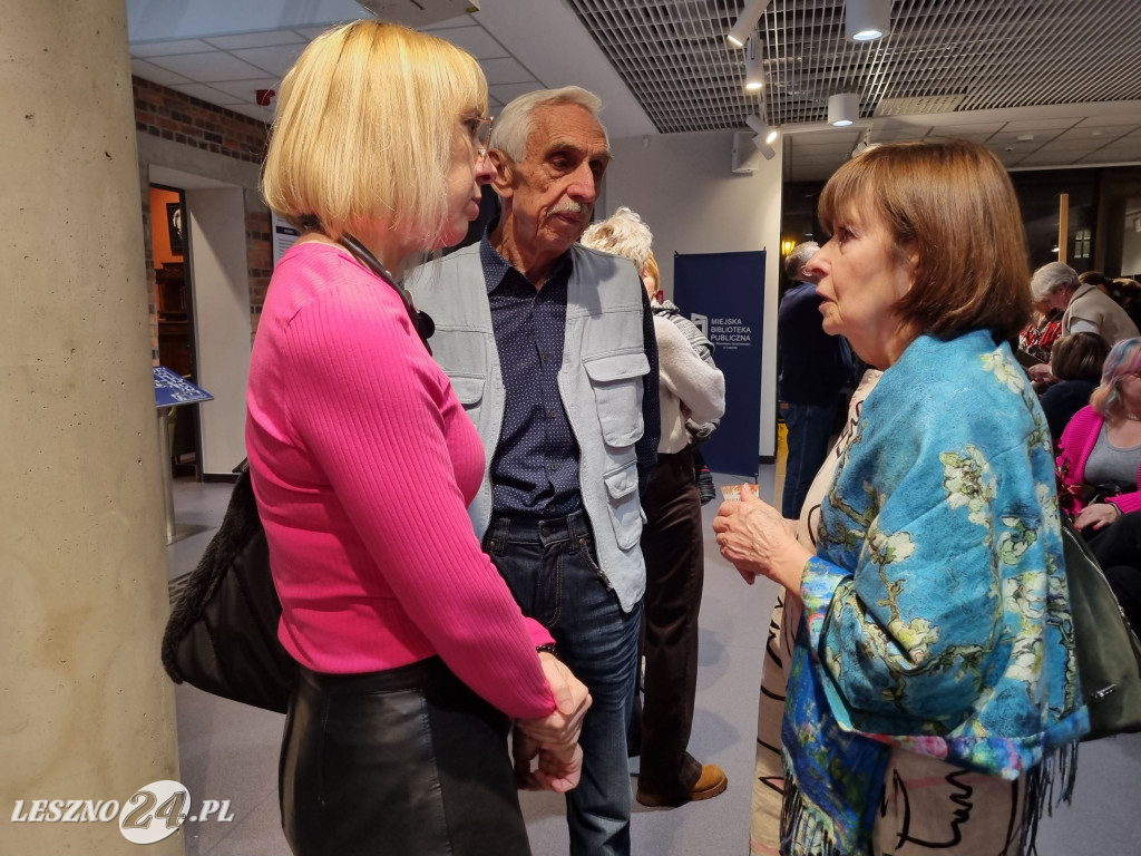 Wystawa UTW w Lesznie: Blisko i daleko