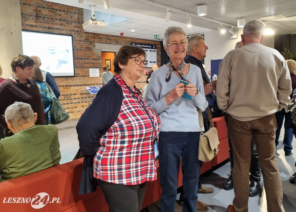 Wystawa UTW w Lesznie: Blisko i daleko