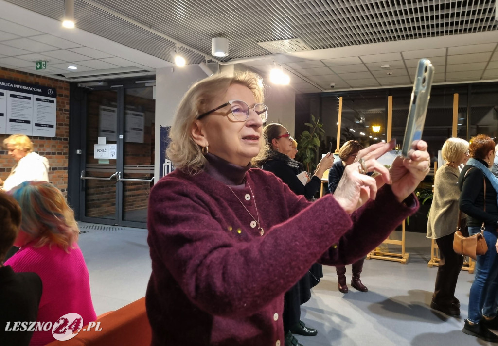 Wystawa UTW w Lesznie: Blisko i daleko