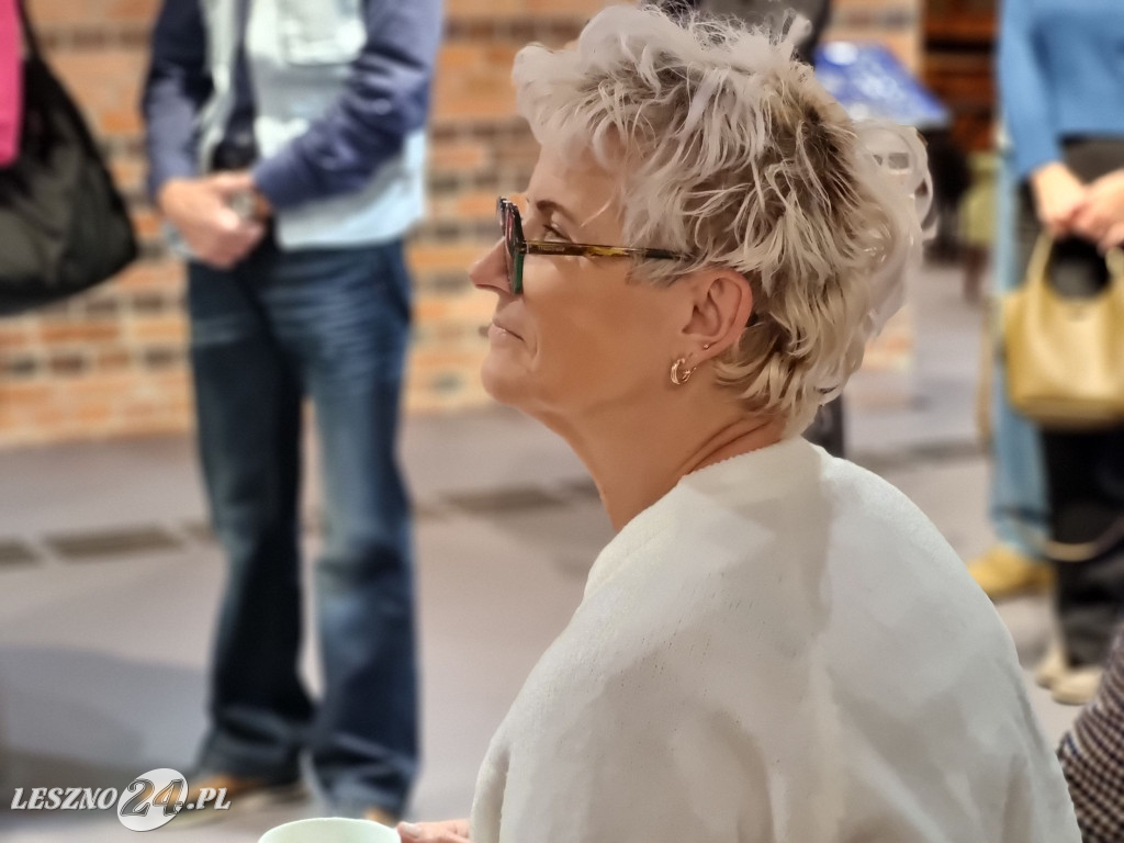 Wystawa UTW w Lesznie: Blisko i daleko