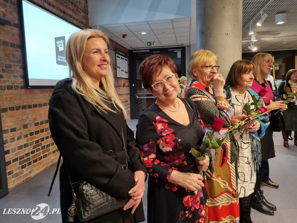 Wystawa UTW w Lesznie: Blisko i daleko