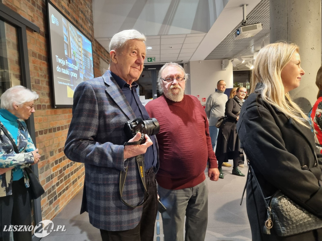 Wystawa UTW w Lesznie: Blisko i daleko